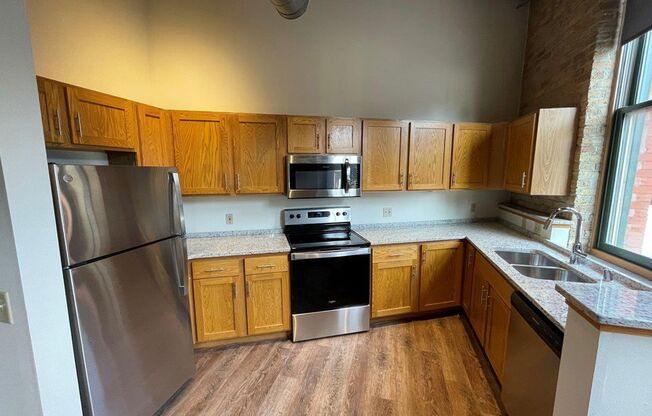 3 beds, 2 baths, 1,360 sqft, $2,650, Unit 108