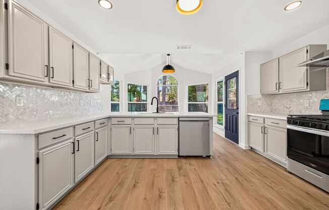 3 beds, 2 baths, $3,100