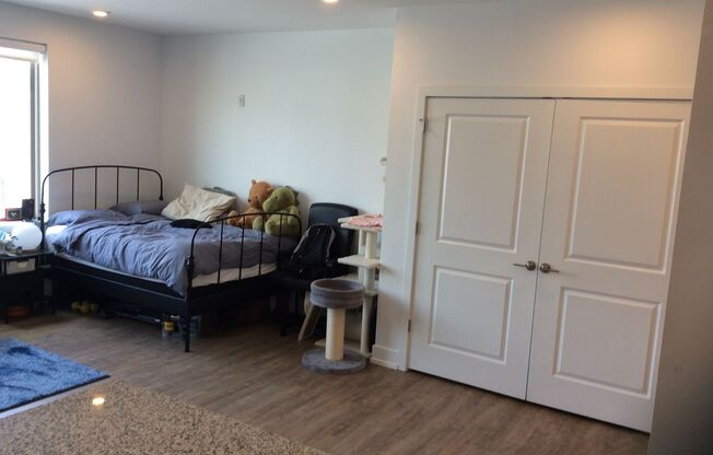 Studio, 1 bath, 575 sqft, $1,425, Unit Unit 407