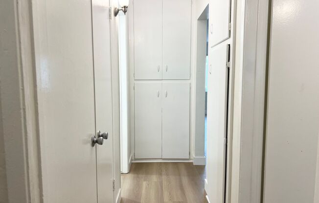 2 beds, 1 bath, $2,350, Unit 2224 1/2