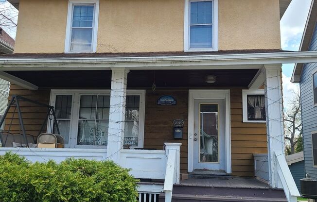 Large Four-Bedroom Near Camp Randall Stadium and Edgewood