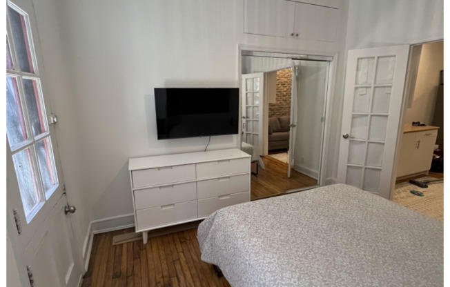 210 E 84 ST
