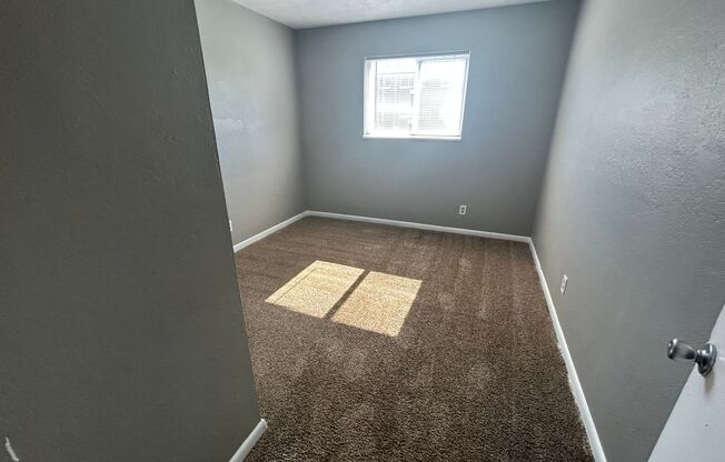 2 beds, 1 bath, 750 sqft, $945, Unit B04 1034 10