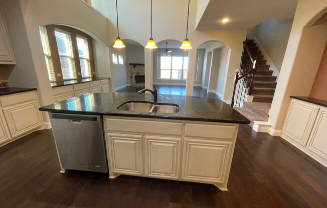 Fantastic 4 Bedroom, 3.5 Full Bath House Located in SW Ft. Worth.