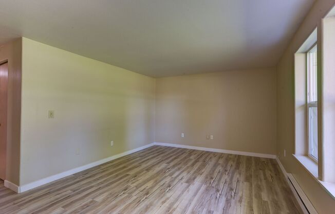 Creekside Apartments^