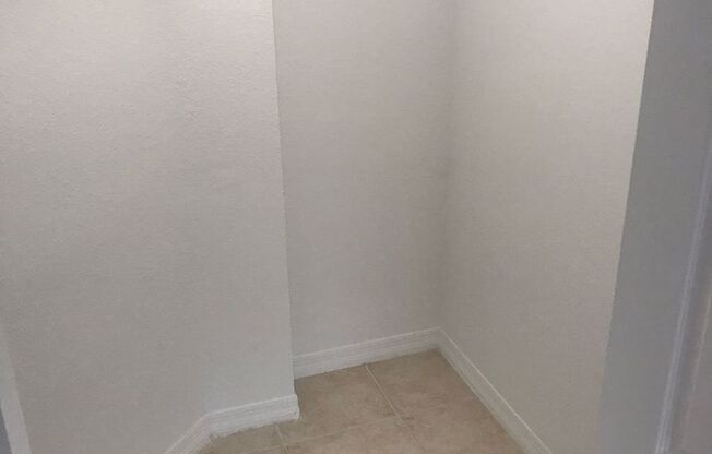 3 beds, 2 baths, 1,079 sqft, $2,900, Unit 13820-205