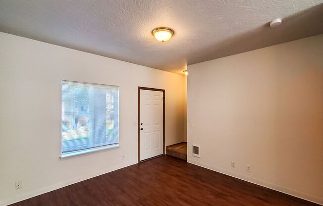 2 beds, 1.5 baths, 896 sqft, $1,495, Unit 660 LaSalle Street #1