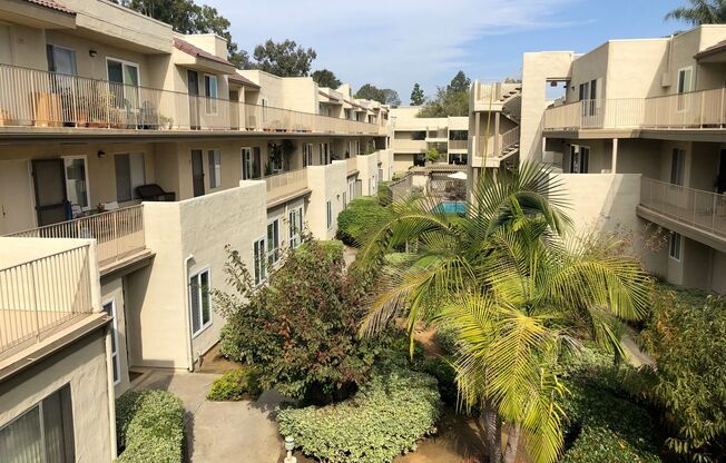 Bright 2bd/2bth in Quiet Del Mar Gated Community