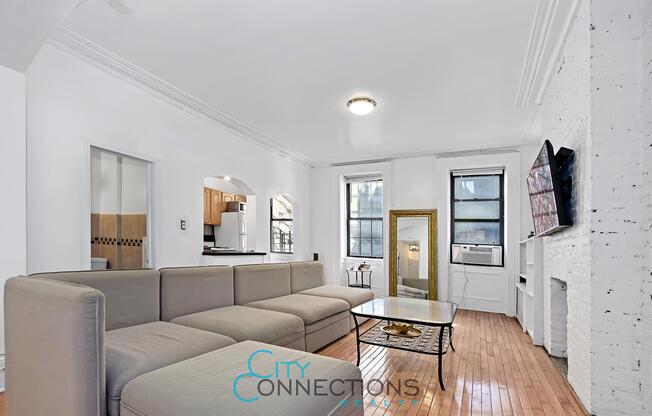 352 E 55 ST