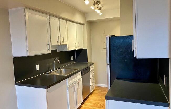 1 bed, 1 bath, 646 sqft, $1,450, Unit 403