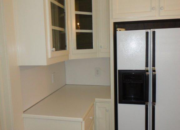 3 beds, 2 baths, $1,040, Unit A