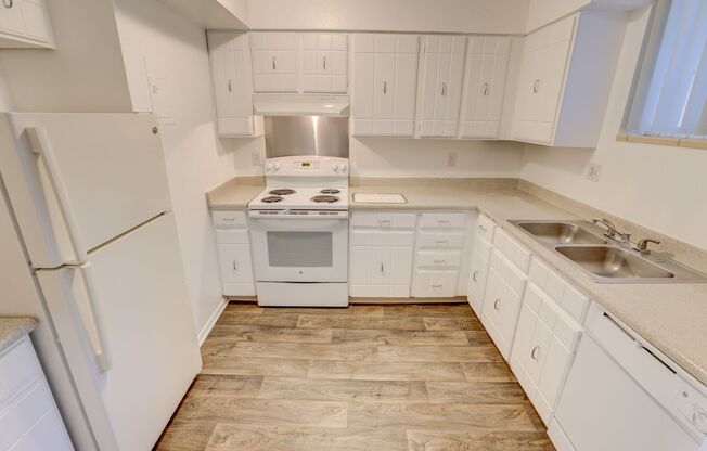 3 beds, 2 baths, 1,330 sqft, $1,950, Unit 75603b