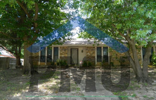 AVAILABLE NOW!!! Beautiful 3/2/2 house located in the desirable DeSoto area