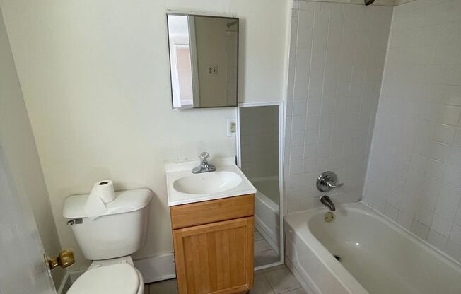 1 bed, 1 bath, $1,195, Unit 3R