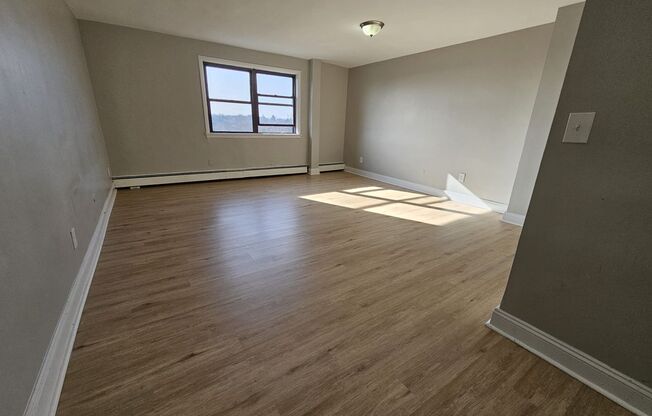 1 bed, 1 bath, 750 sqft, $1,595, Unit Apt 8J