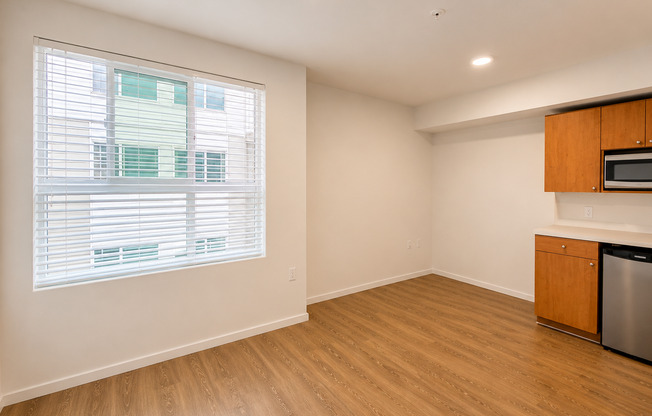 Studio, 1 bath, 176 sqft, $1,095, Unit 4320