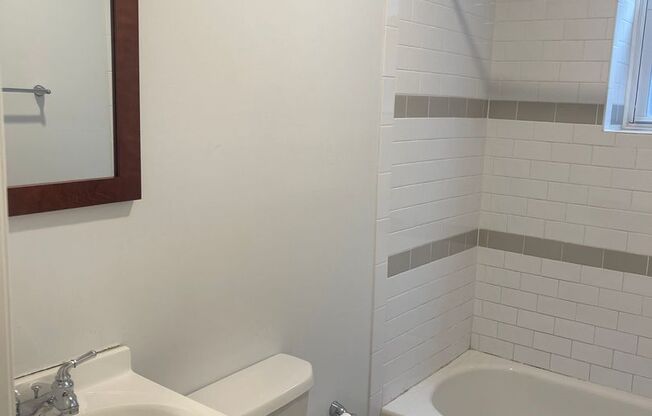Studio, 1 bath, 330 sqft, $875, Unit 204