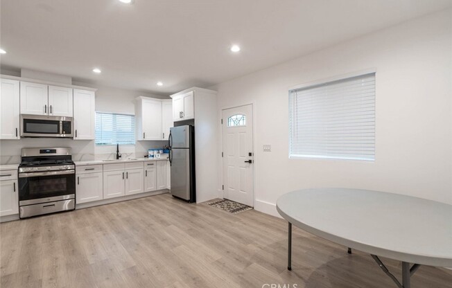 1 bed, 1 bath, 450 sqft, $1,950