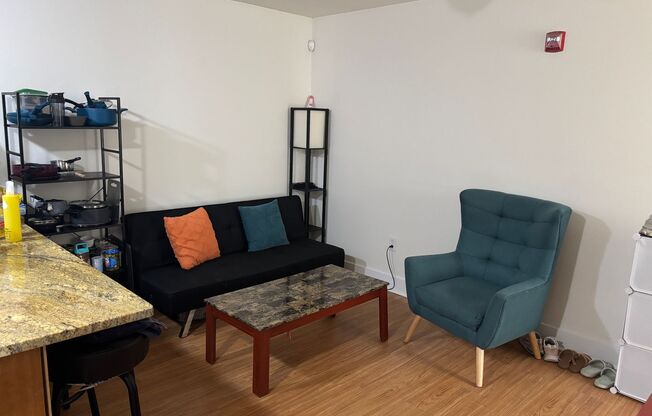 3 beds, 3 baths, 787 sqft, $1,875, Unit Unit 10