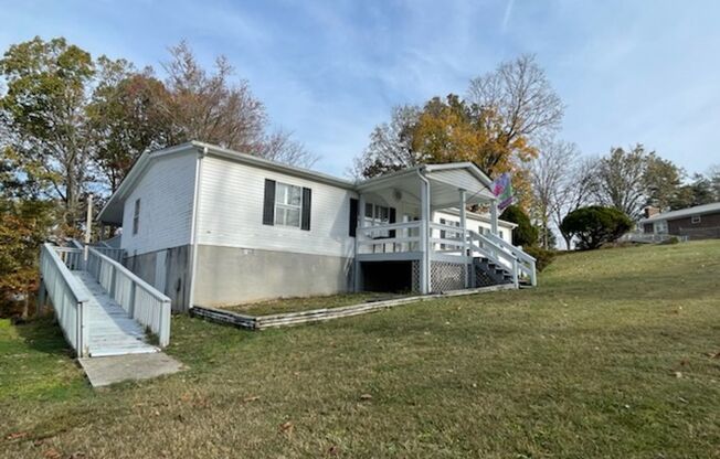 Lovely 3-Bedroom Home with Spacious Yard & Deck in Peaceful Strawberry Plains, TN