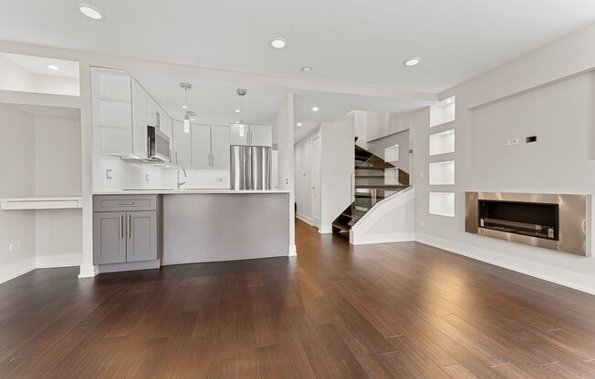 1 bed, 1.5 baths, 662 sqft, $2,495, Unit 14J