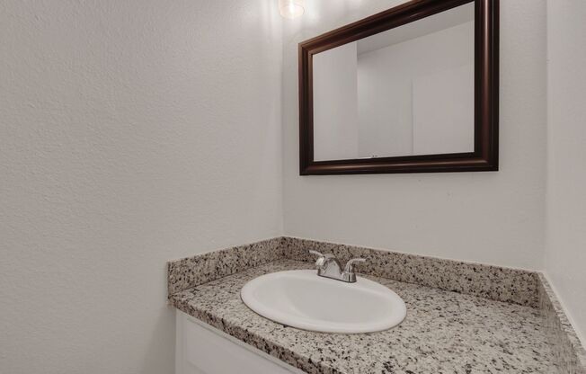 2 beds, 1 bath, 900 sqft, $1,650, Unit 29