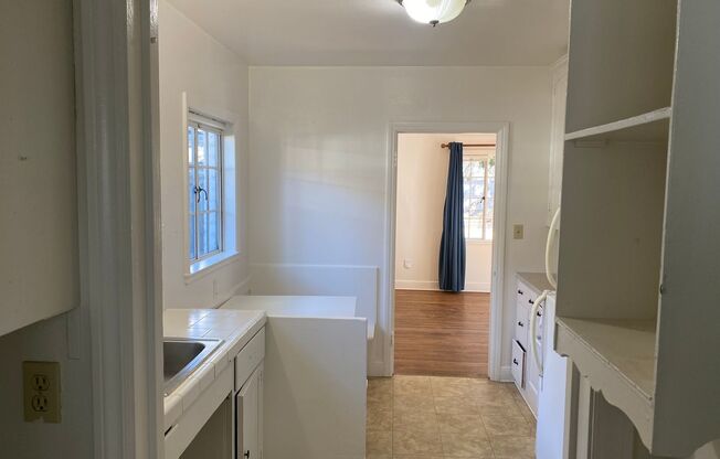 1 bed, 1 bath, $1,175, Unit 1034 - Madison