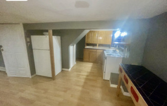 1 bed, 1 bath, 450 sqft, $2,696, Unit B