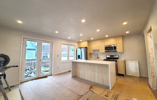6 LILLIAN RD