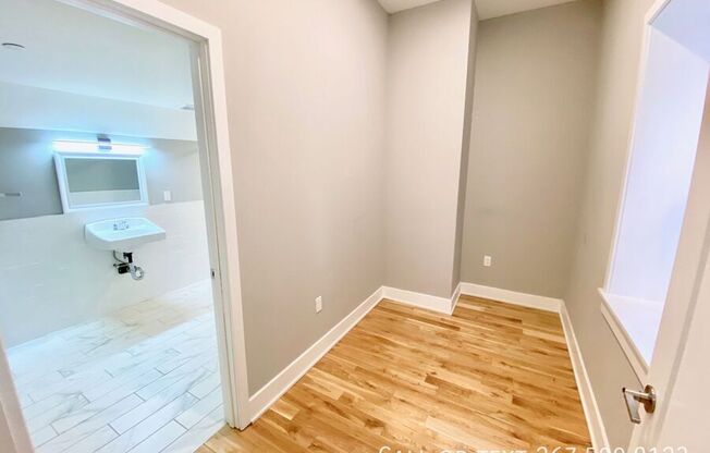 1523 W Girard Ave