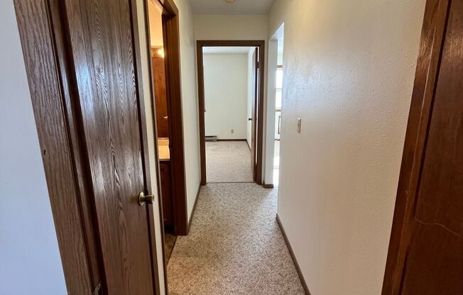 2 beds, 1 bath, 950 sqft, $1,300, Unit C