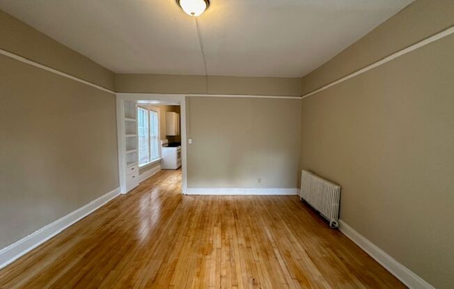 2943-2945 N Bartlett Ave
