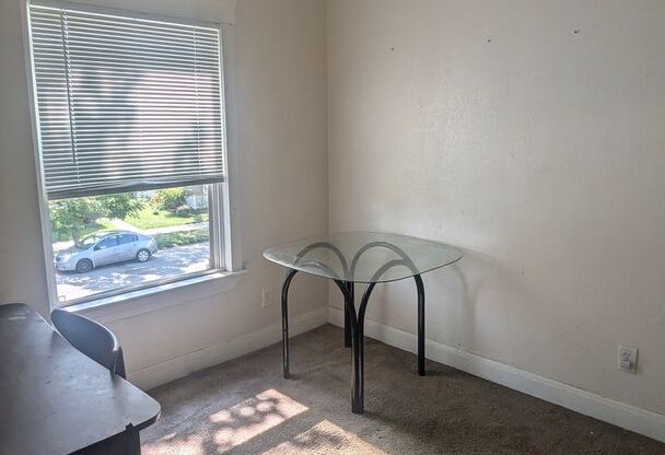 2 beds, 1 bath, $875