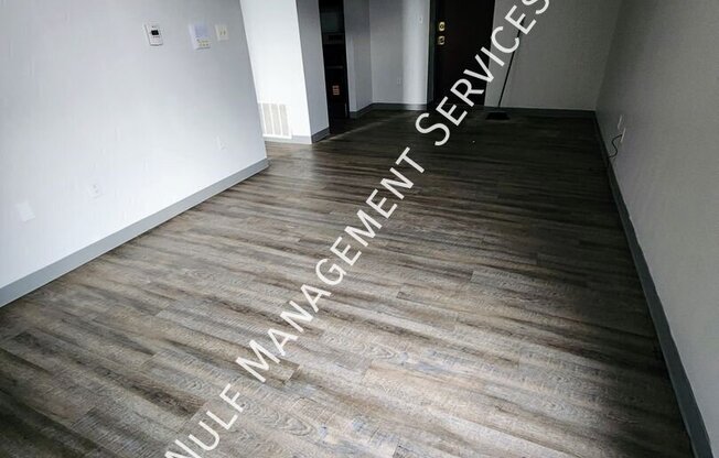 100 E 8 AVE