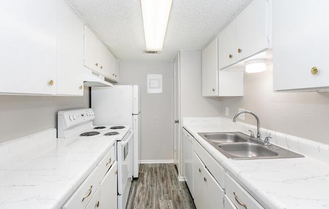 2 beds, 1 bath, 700 sqft, $1,130