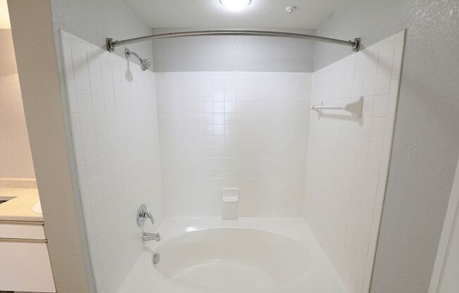 1 bed, 1 bath, 715 sqft, $1,051