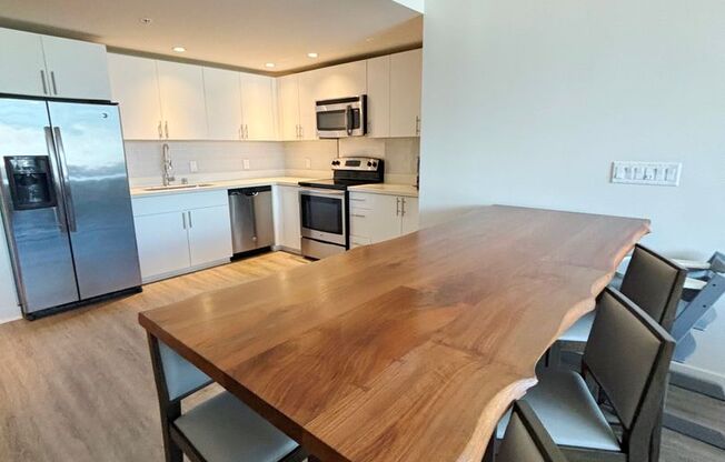 2 beds, 2 baths, $4,300, Unit # 2111