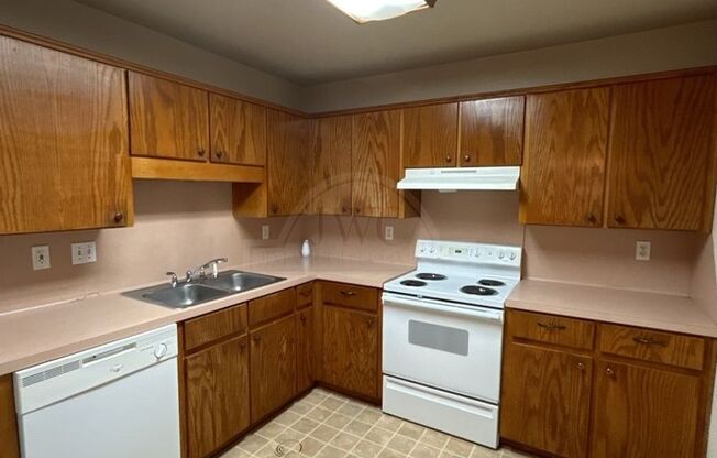 3 beds, 2 baths, $1,095, Unit 2204 Wright Way Unit A