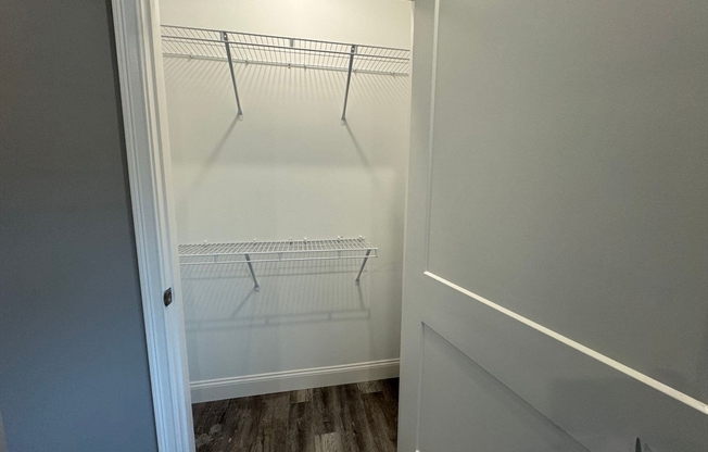 2 beds, 1 bath, $2,800, Unit 301