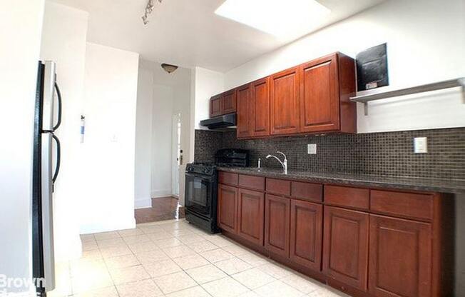 2 beds, 1 bath, $2,750, Unit 3