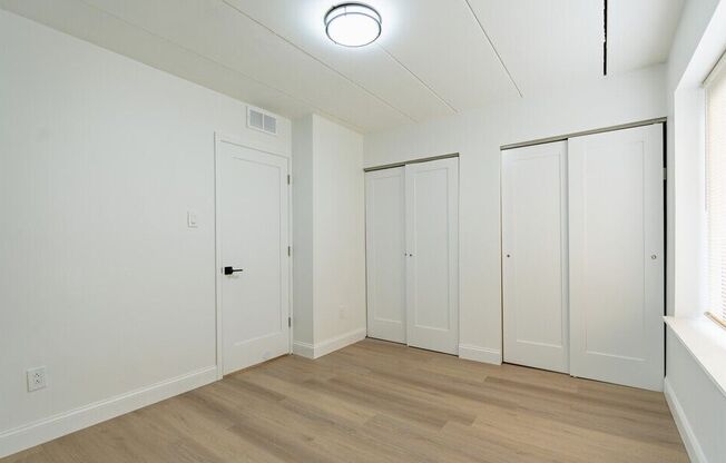 Bedroom-Renovated (1BD, 1BA 500SF)
