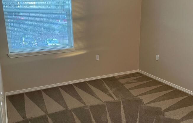 3 beds, 2 baths, 1,180 sqft, $1,795, Unit 1684-301