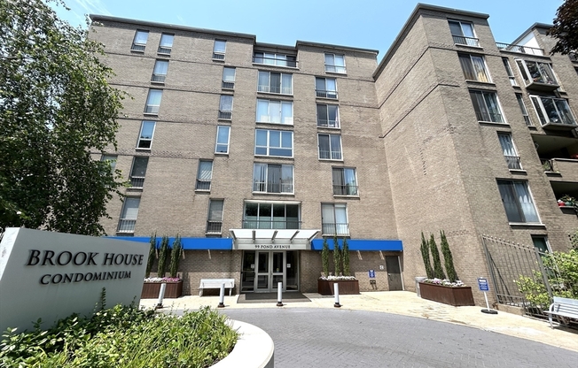 99 Pond Ave