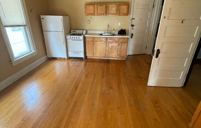 Charming 2-Bedroom Gem in the Heart of Milwaukee’s East Side
