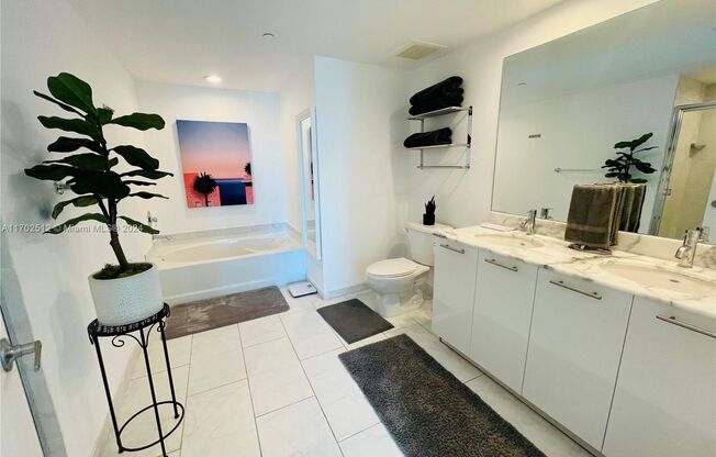 2 beds, 2 baths, 986 sqft, $4,500, Unit 950 Brickell Bay Dr # 32-07 (A11702512)