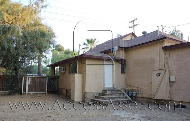 3 beds, 1 bath, 950 sqft, $1,895