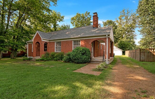Charming 4BE/2BA home in the fantastic established neighborhood!