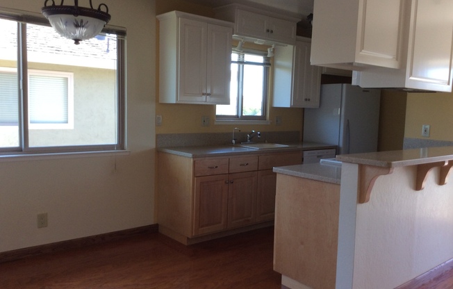 2 beds, 1 bath, $3,450, Unit # 4