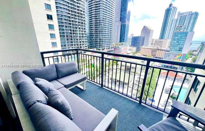 2 beds, 2 baths, 1,096 sqft, $4,550, Unit 999 SW 1st Ave # 1807