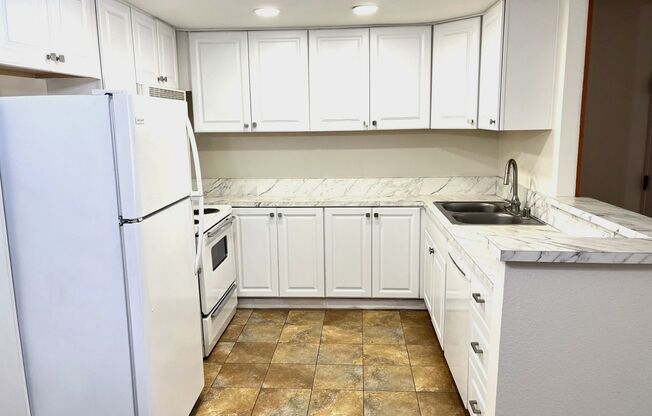 Mission Valley- Centrally Located Condo with AC, Private Patio and Parking.